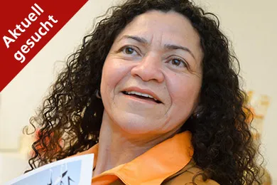 Eine Moderatorin von Femmes-Tische