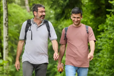 Tandem von «come together» auf einem Spaziergang
