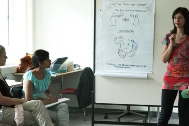 Teilnehmende an einem Nannykurs