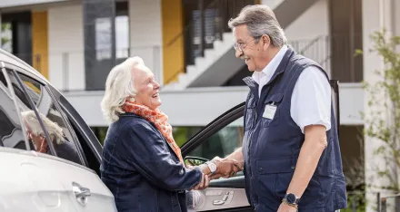 Neu können Freiwillige Fahrerinnen und Fahrer mit einer App ihre Fahrten auswählen.