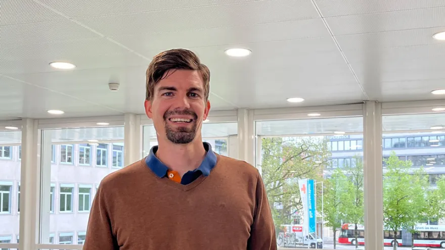 Ein Freiwilliger im Bildungszentrum des SRK Kanton Zürich in Winterthur 