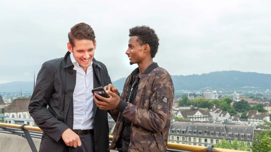 Freiwillige des SRK Zürich helfen