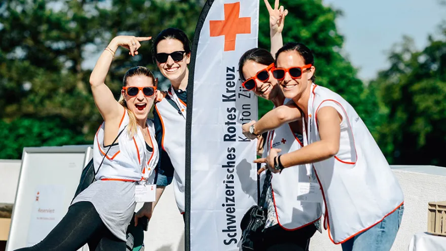 Jugendrotkreuz draussen Titelbild