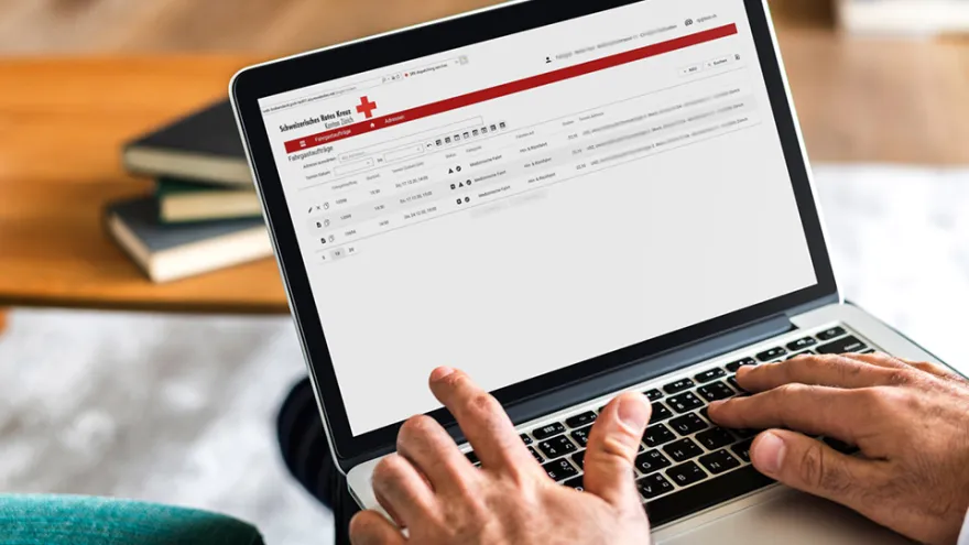 Via Laptop auf den Fahrdienst online zugreifen
